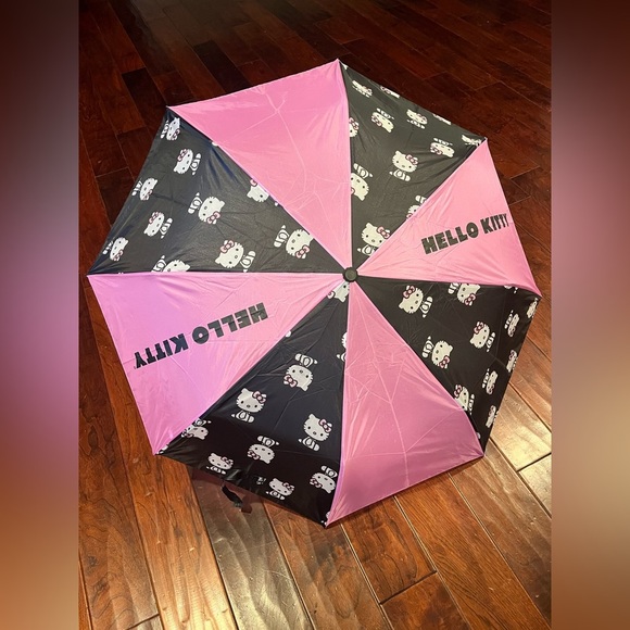 Hello Kitty Pink and Black Compact Auto Open Umbrella - Picture 3 of 3